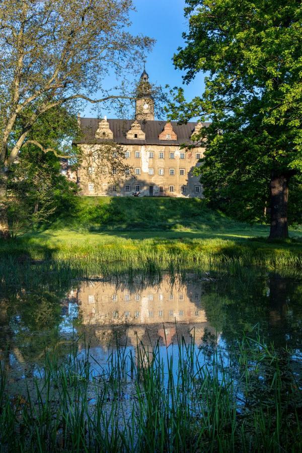 Palac Gorzanow Exteriör bild